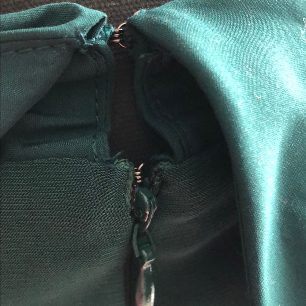 👗Beautiful Emerald! 👗 - Picture 9 of 11